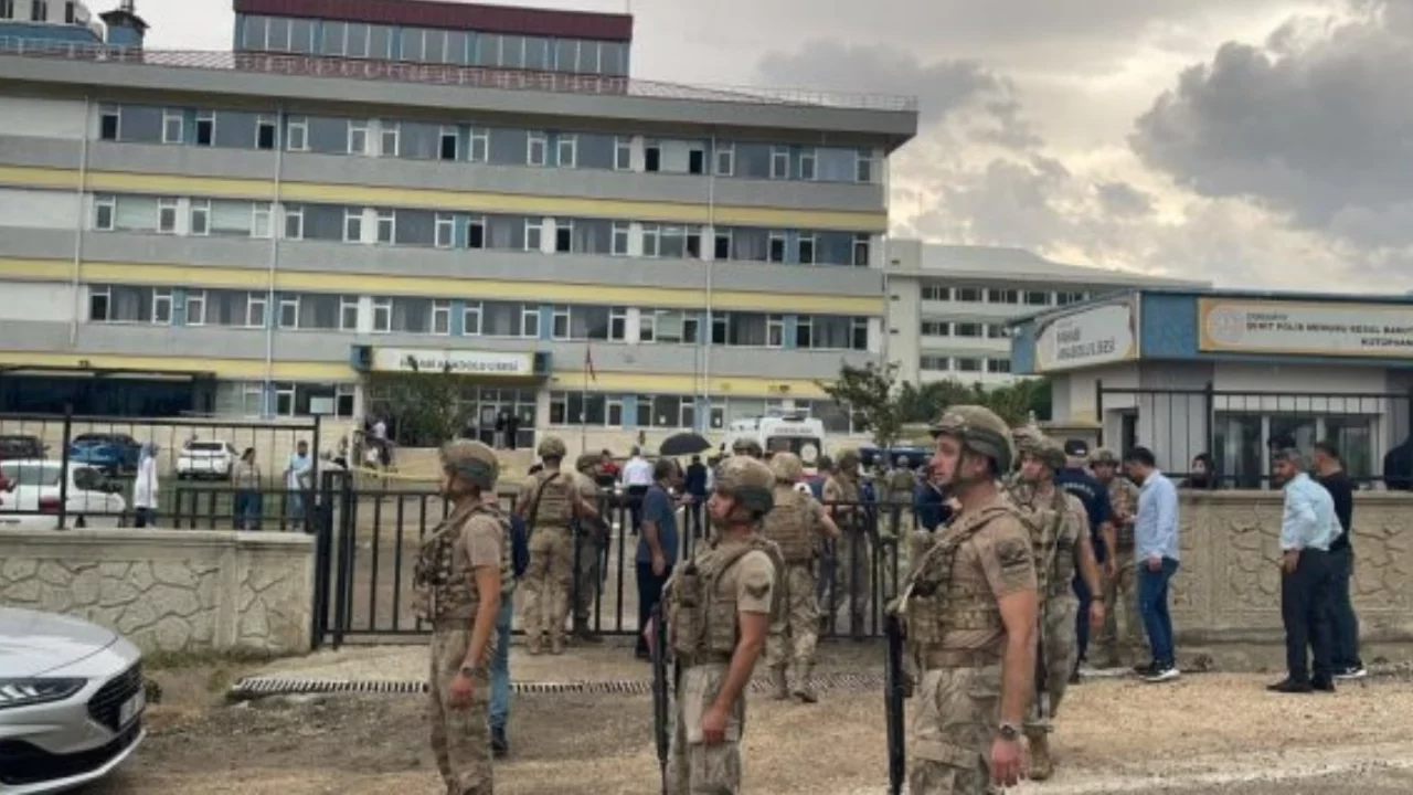 Okul bah&ccedil;esinde silahlı saldırı! &Ouml;ğretmen &ouml;ld&uuml;r&uuml;ld&uuml;