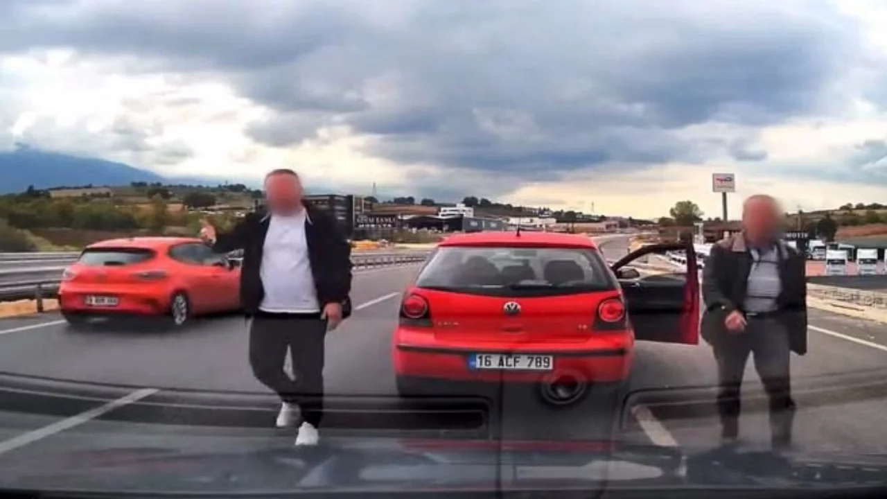 Bursa'da trafikte taşan &ouml;fke cebinden vurdu: 360 bin TL ceza