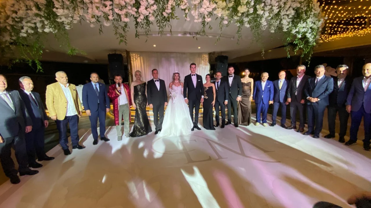 Bursa'da g&ouml;rkemli d&uuml;ğ&uuml;n! Melih Yedikardeş ve Eslem Terzioğlu mutluluğa "evet" dedi