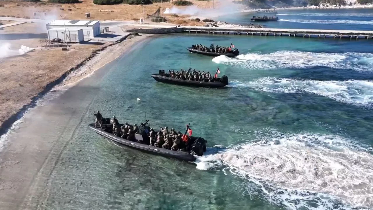 İzmir'de komandolardan 'Deniz H&uuml;cum Harekatı Eğitimi'