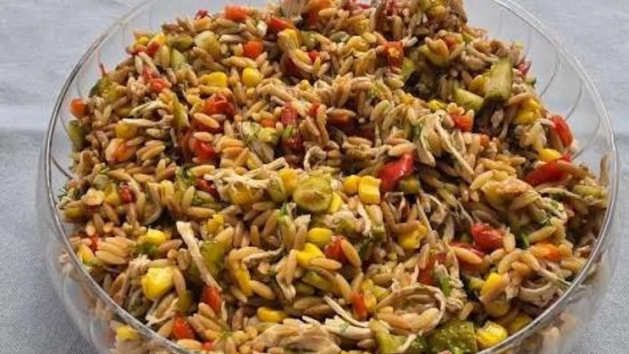 Tavuklu Arpa Şehriye Salatası Nasıl Yapılır? İşte Pratik ve Lezzetli Tarif