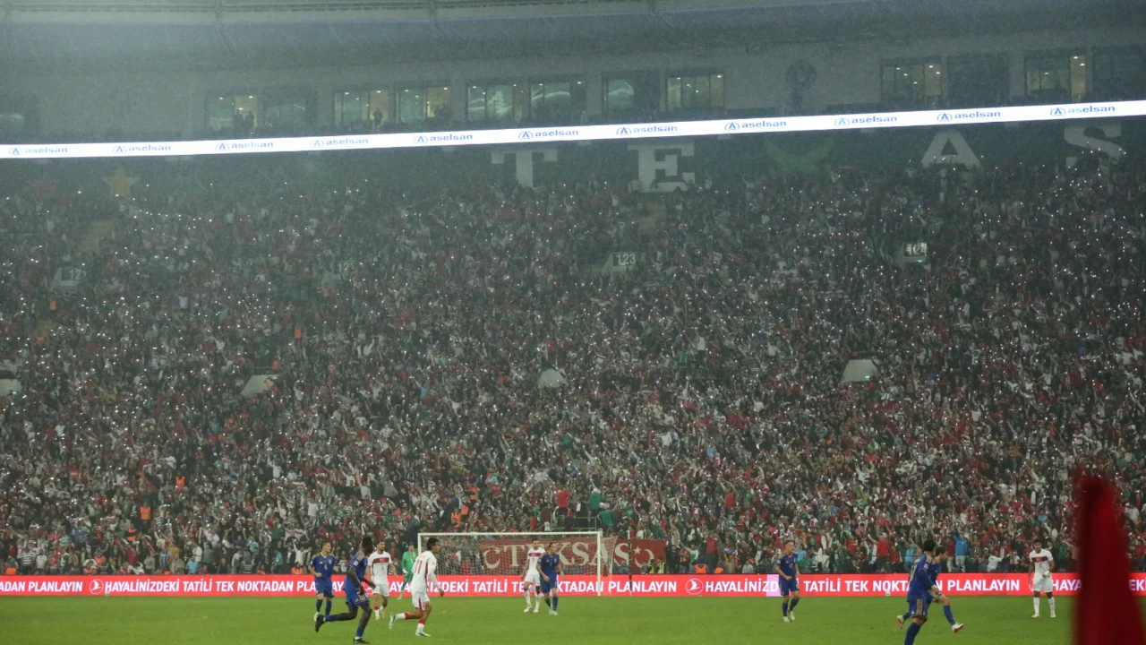 Bursa'da kritik gece! T&uuml;rkiye-İtalya ma&ccedil;ı başladı...