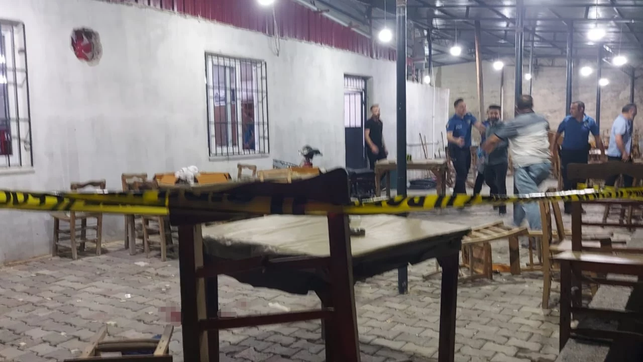 Uzun namlulu silahla kahvehaneye saldırı: &Ouml;l&uuml; ve yaralılar var