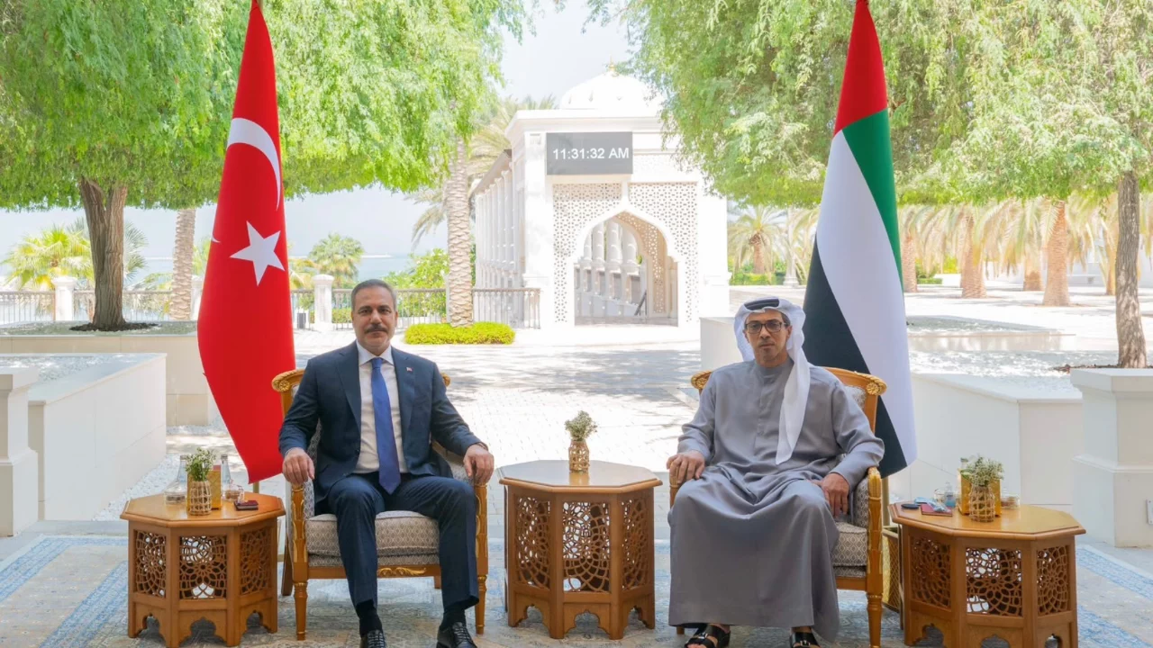 Hakan Fidan'dan Abu Dabi'de kritik temas: BAE Devlet Başkanı Yardımcısı ile görüştü