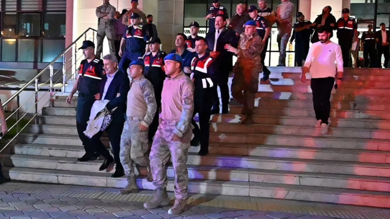 Eski AK Partili ve MHP'li başkanlar dahil 15 kişi tutuklandı!