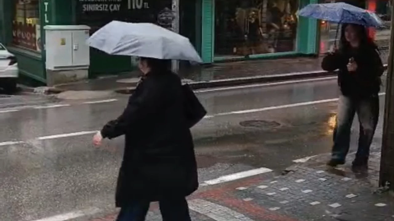 Bursa'da turistlerin kullandığı tarihi güzergahta yol tepkisi!