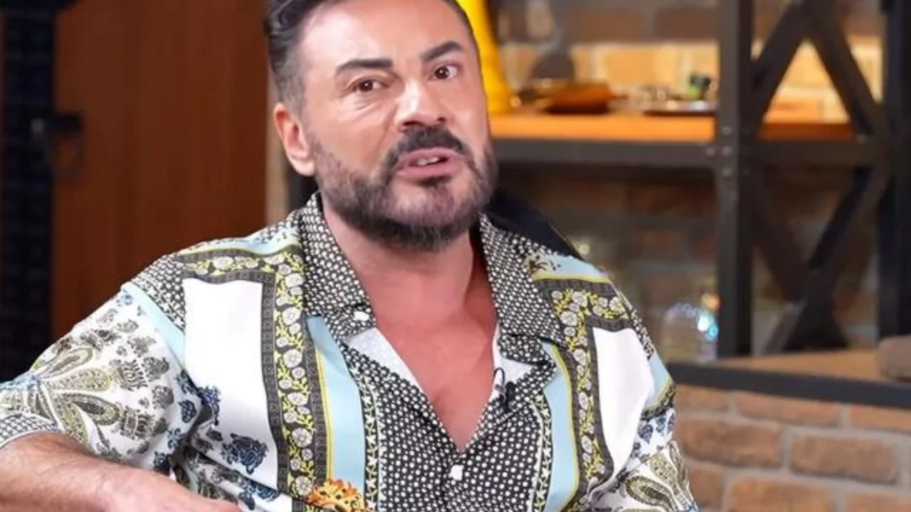 Rober Hatemo'dan şaşırtan karar! Sahne kariyerini bırakıp eski mesleğine d&ouml;n&uuml;yor