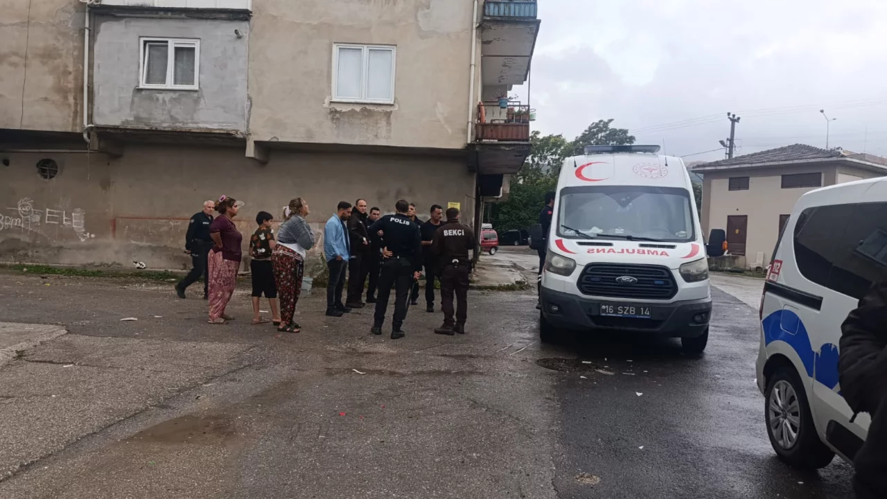 Bursa'da roman vatandaşlar birbirine girdi!