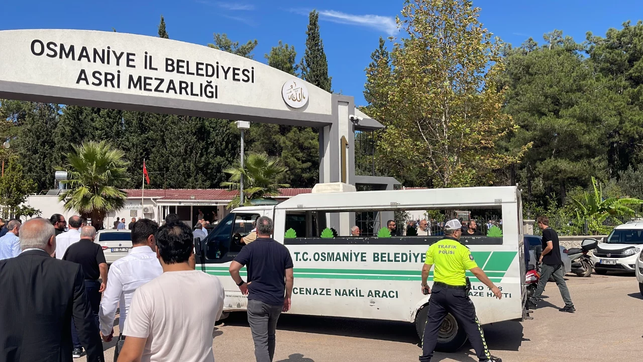 Osmaniye'de saldırıda hayatını kaybeden öğretmen son yolculuğuna uğurlandı