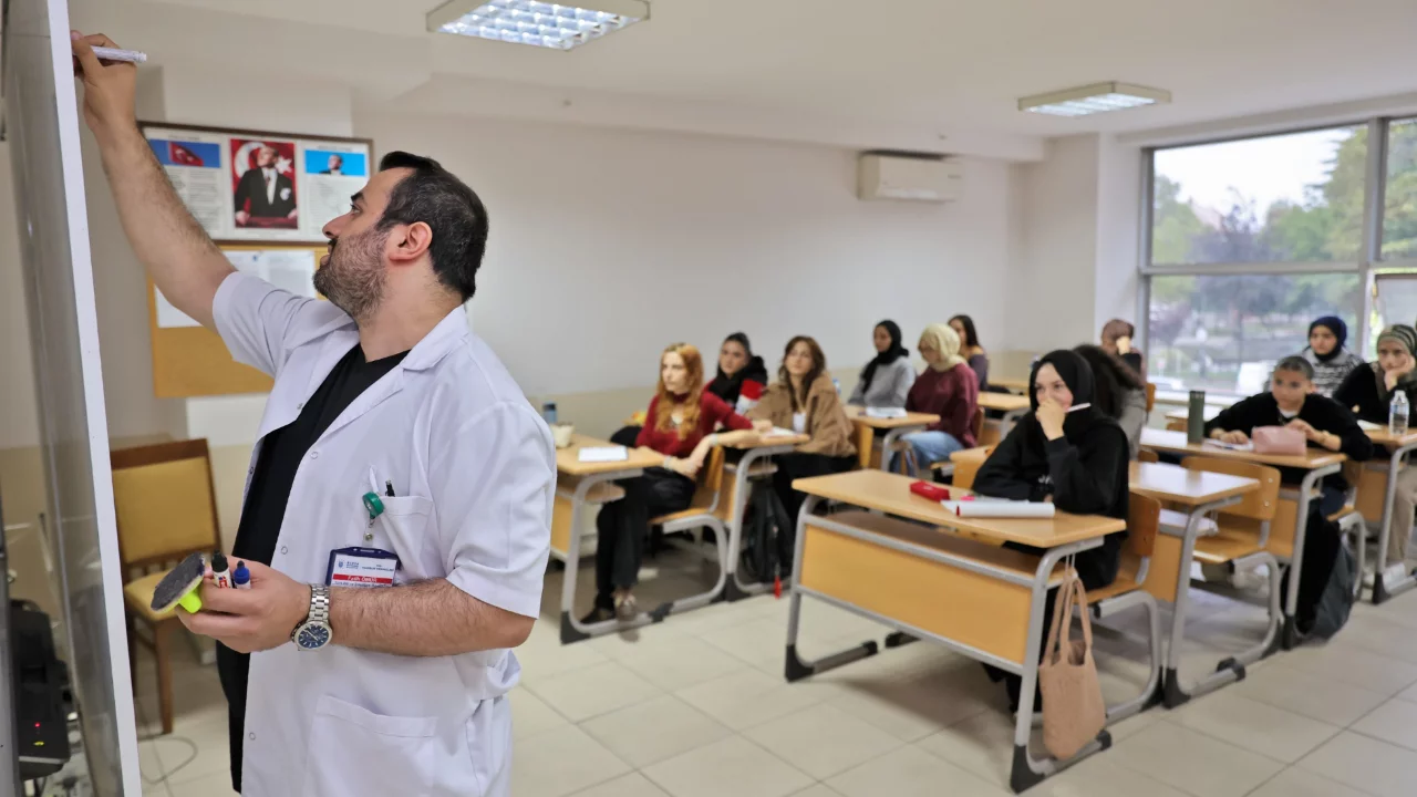 Büyükşehir'in ücretsiz YKS kurslarında eğitimler başladı