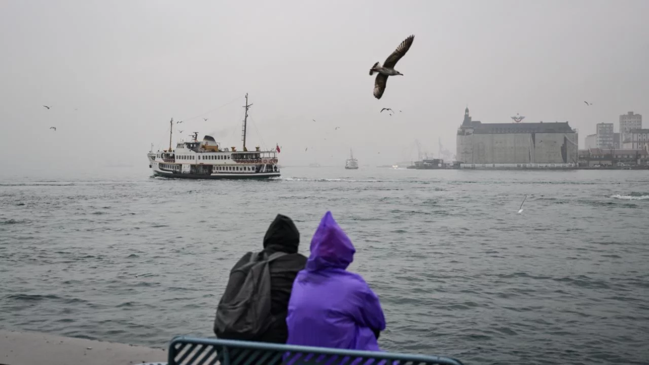 İstanbul'da kuvvetli yağış ve fırtına uyarısı 
