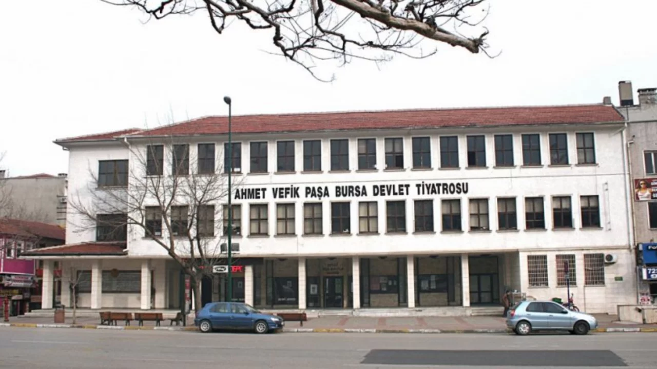 Ahmet Vefik Paşa Tiyatrosu'na Nasıl Gidilir? Bursa AVP Tiyatrosu Ulaşım Rehberi