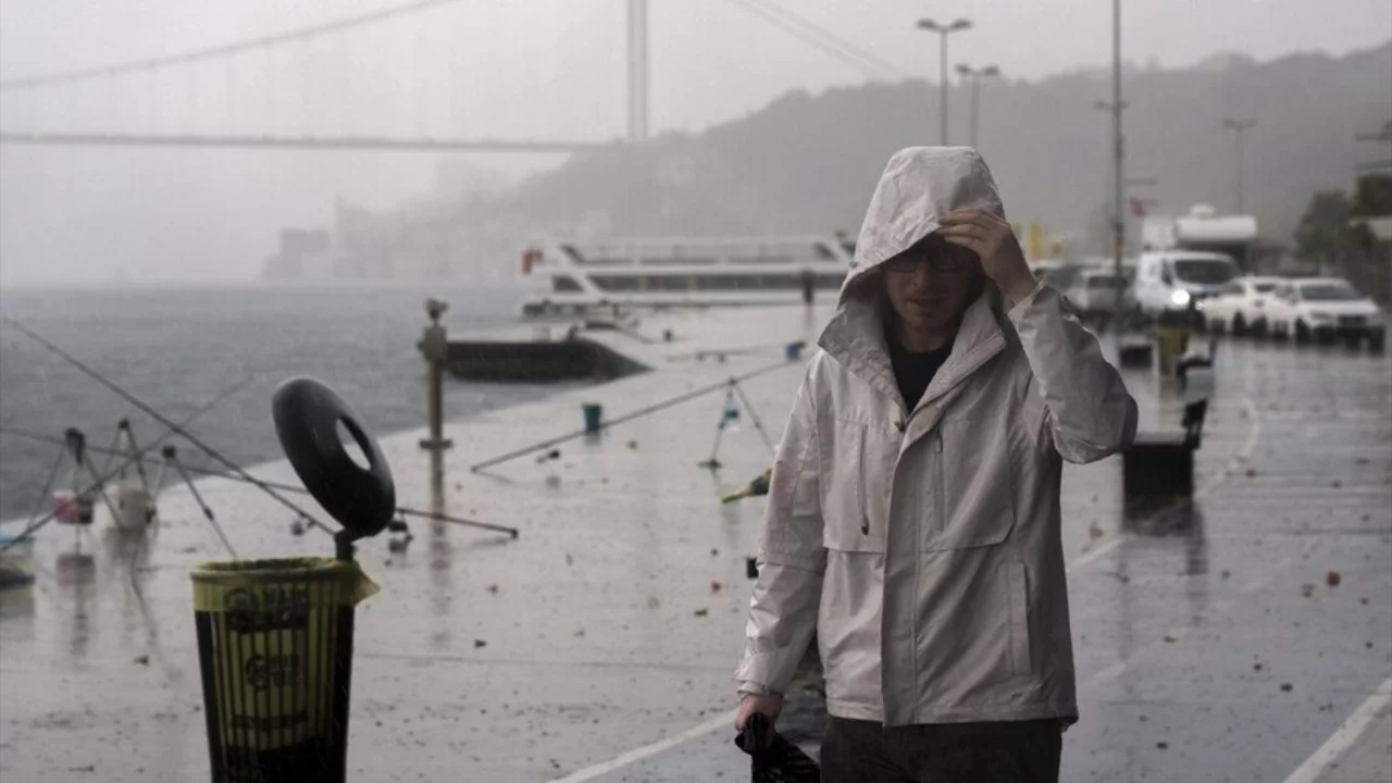 İstanbul Valiliği'nden yağış ve fırtına uyarısı! Bu 3 ilçede yaşayanlar dikkat