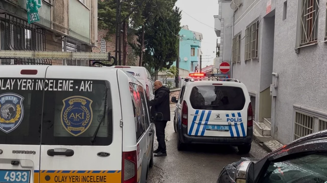 Bursa'da ş&uuml;pheli &ouml;l&uuml;m! Cezaevi arkadaşlarının evinde...