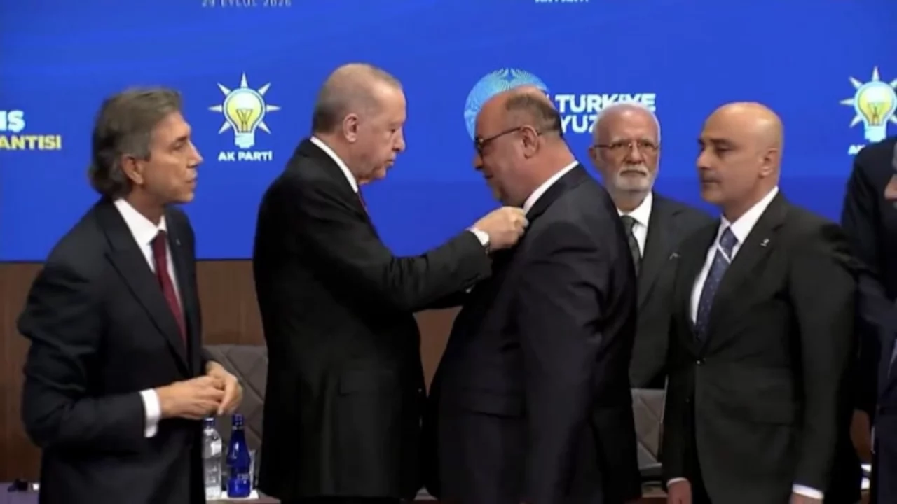 Son dakika! 9 belediye başkanı AK Parti'ye katıldı!