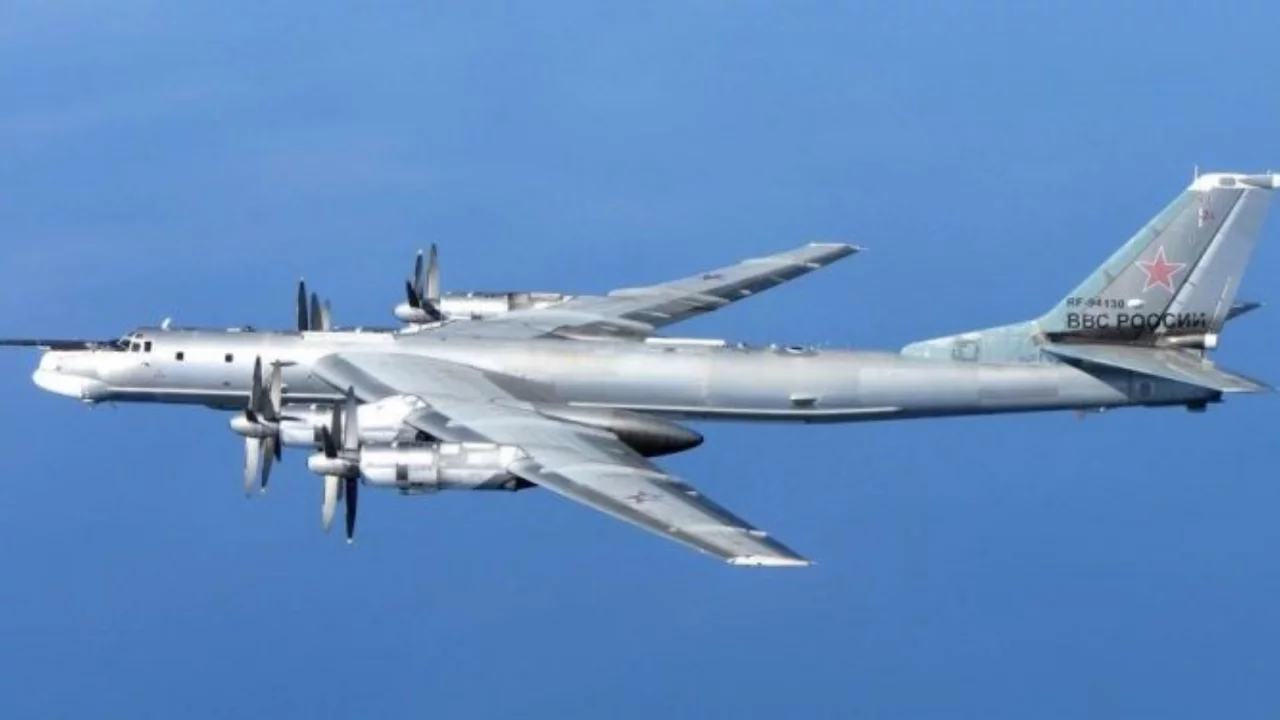 Rusya'da Tu-95 tipi bombardıman u&ccedil;ağı d&uuml;şt&uuml;: 6 m&uuml;rettebat hayatını kaybetti
