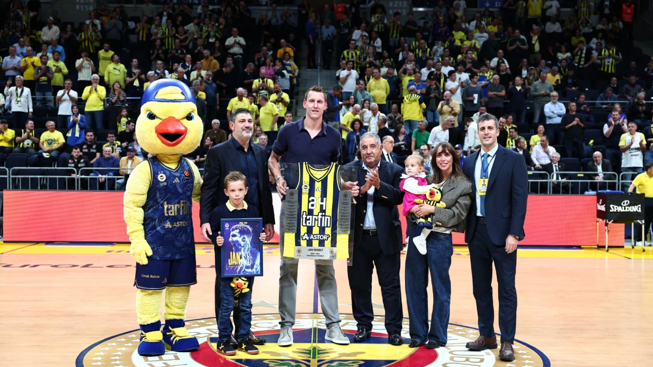Jan Vesely i&ccedil;in Fenerbah&ccedil;e'den duygusal veda: &Uuml;nl&uuml; oyuncu unutulmadı