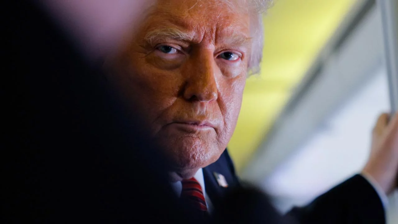 İran'dan Trump'a dikkat &ccedil;eken mesaj: "Ne m&uuml;zakere yapabiliyor ne de savaşabiliyor"