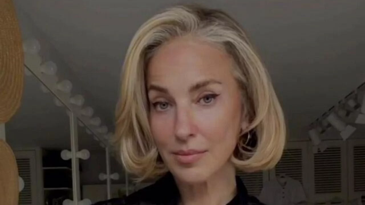 Burcu Esmersoy yıllardır koruduğu imajını değiştirdi! Sa&ccedil;larını kısacık kestirdi