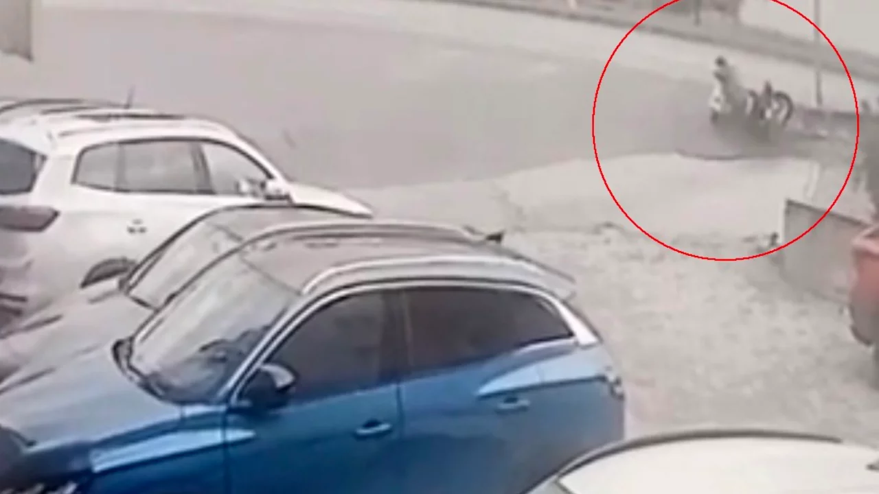 Bursa'da kontrolden &ccedil;ıkan motosiklet alt yola u&ccedil;tu!