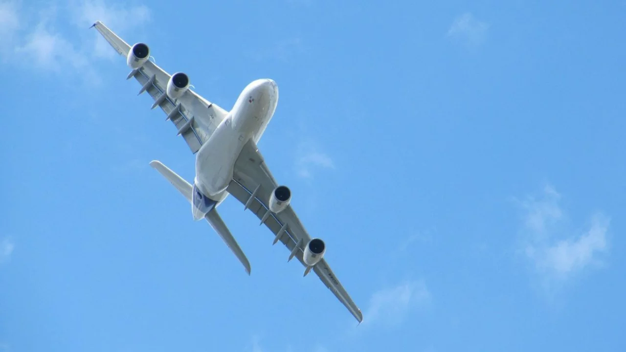 Dubai-Tel Aviv uçağında kaçırılma alarmı pilot tartışmasıyla yanlış çıktı