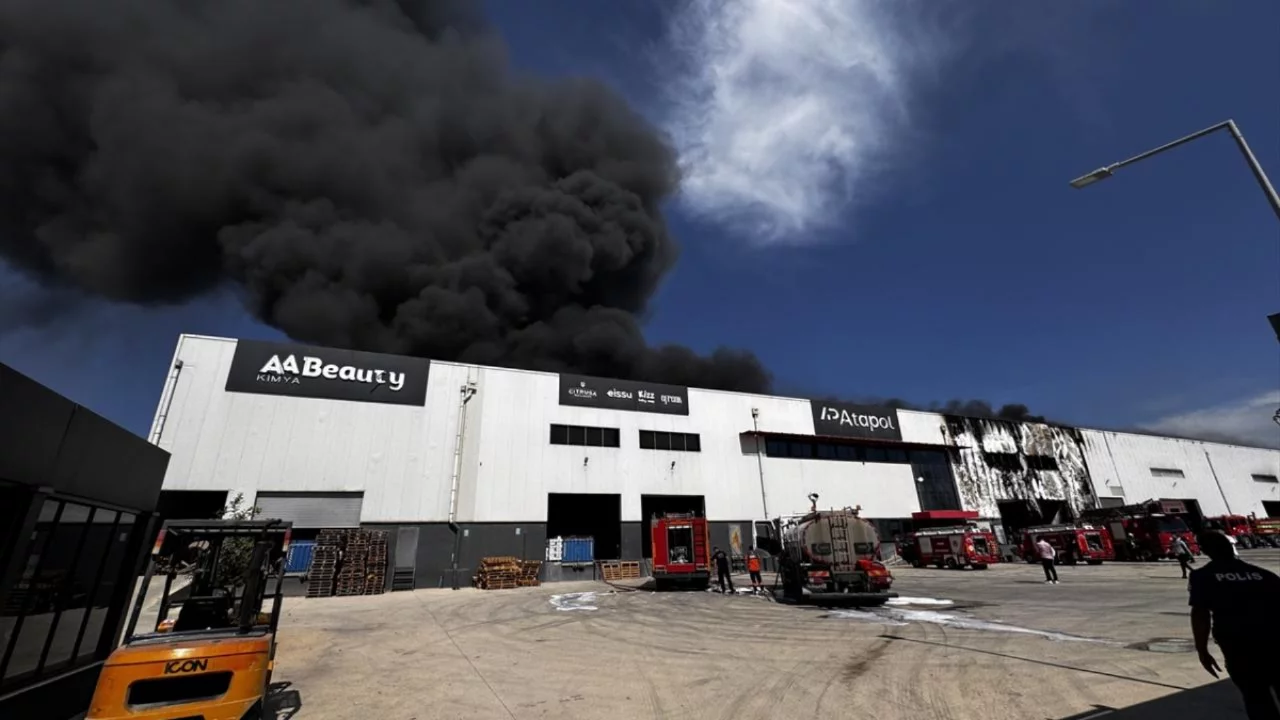 Mersin'de fabrika yangını 
