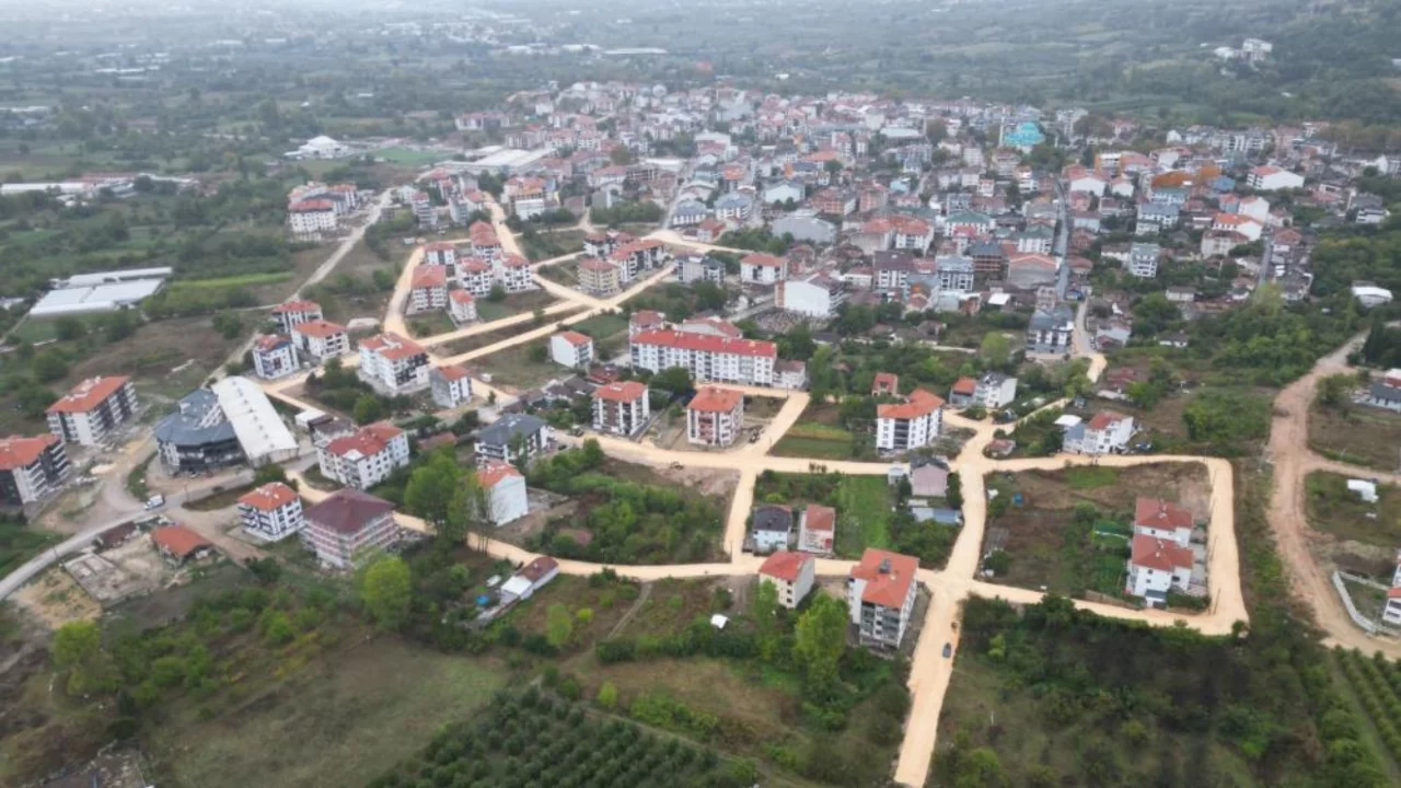 İneg&ouml;l'de kış &ouml;ncesi seferberlik! 27 sokakta yol &ccedil;alışması başladı