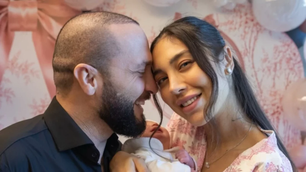Özlem Ada Şahin'den bebeği için geleneksel ritüel! 40 uçurma banyosunu böyle yaptırdı