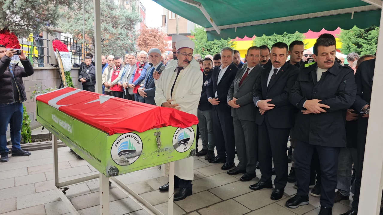K&ouml;m&uuml;r silosunda hayatını kaybeden madenci son yolculuğuna uğurlandı