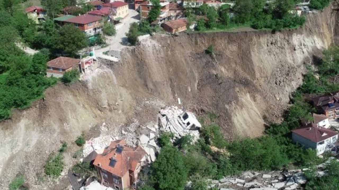 Doğa karşısında çaresiz kaldılar! Dünyada terk edilmek zorunda kalan yerleşimler: Türkiye'den de bir örnek var...