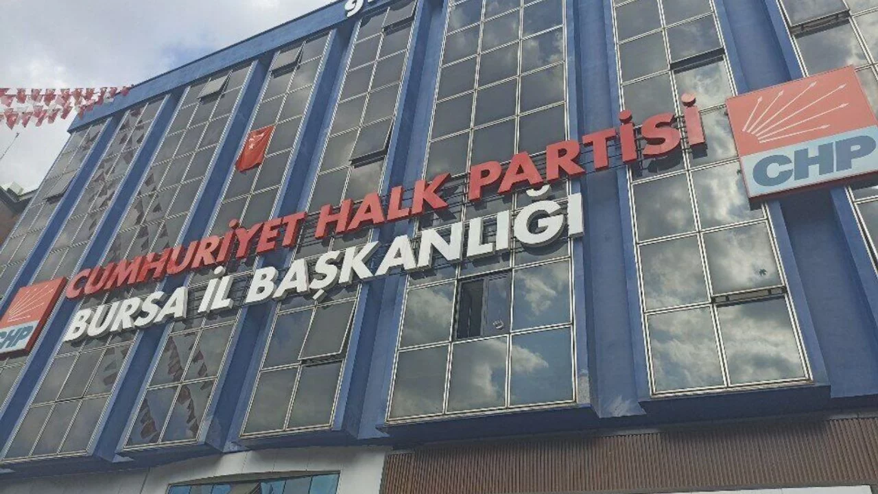 CHP Bursa'da Baykal'la yeni yönetim: İşte tam liste