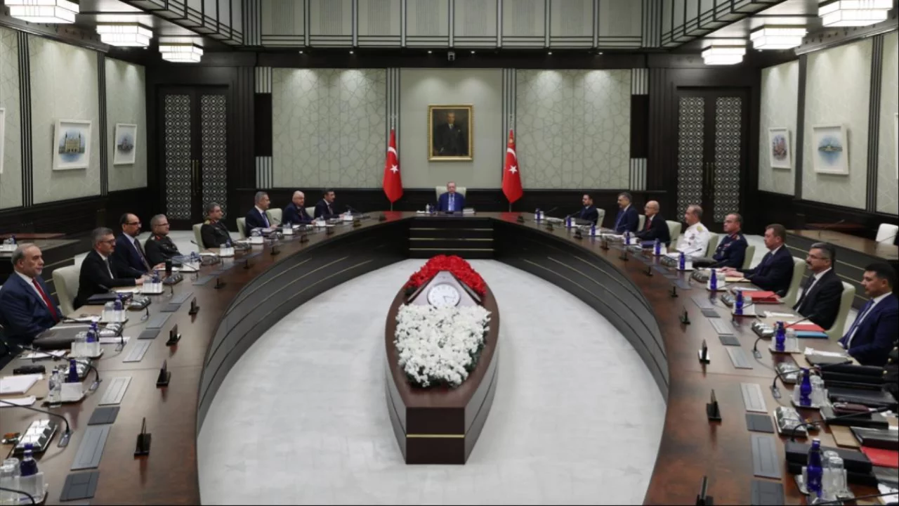 MGK toplantısında dikkat &ccedil;eken mesaj: Ter&ouml;rs&uuml;z T&uuml;rkiye hedefi i&ccedil;in kararlılık vurgusu