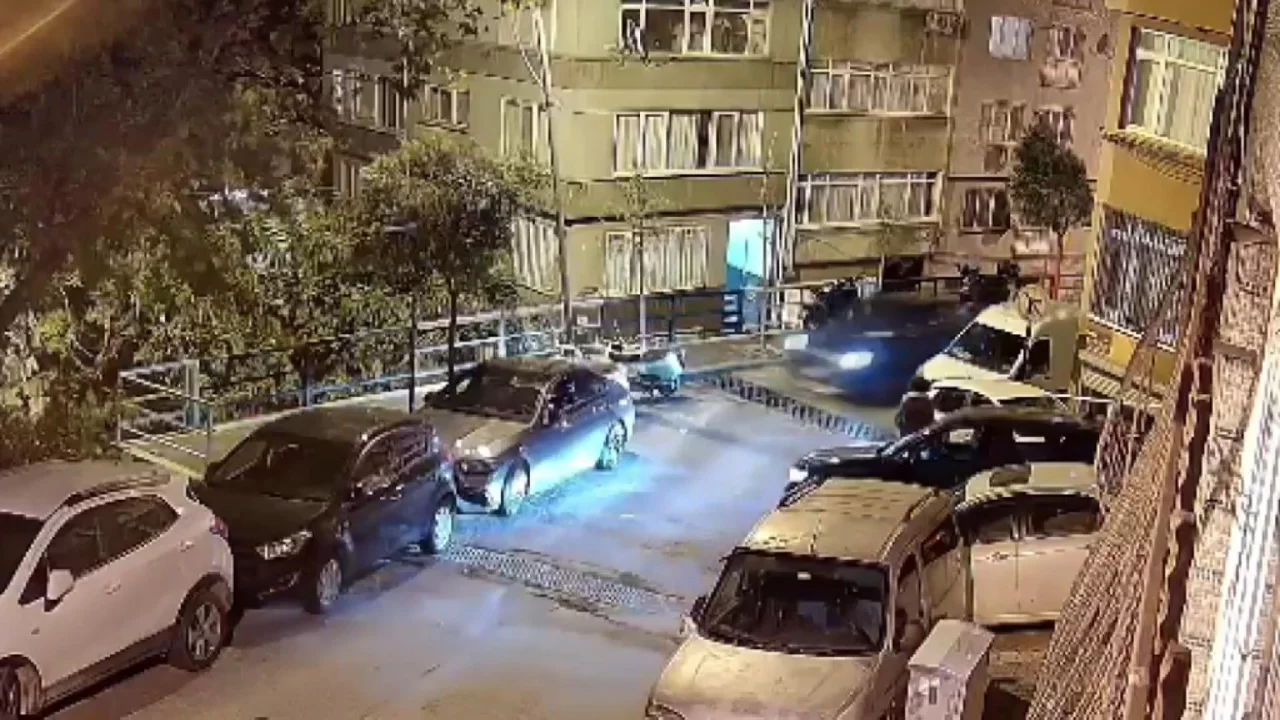 Beşiktaş'ta polisin "dur" ihtarına uymadı, Şişli'de ara&ccedil;lara &ccedil;arparak yakalandı