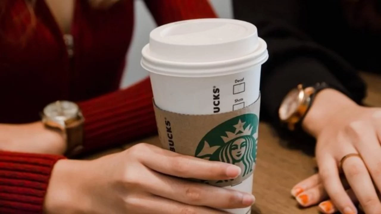1 Ekim Starbucks Kahve G&uuml;n&uuml; kampanyası! 1 Ekim Starbucks kahve g&uuml;n&uuml; kampanyasında neler var, nasıl kullanılır?