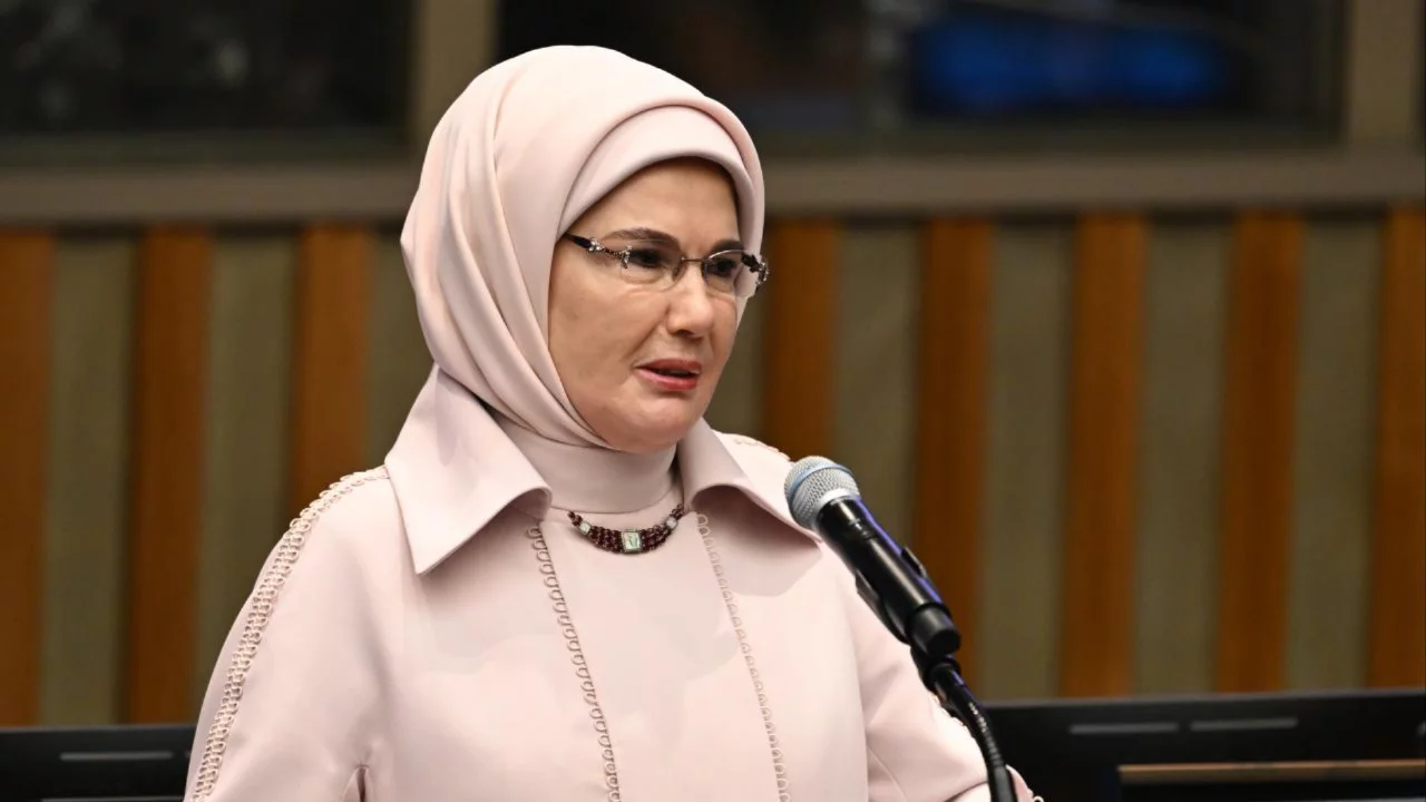 Emine Erdoğan'dan "D&uuml;nya Yaşlılar G&uuml;n&uuml;" paylaşımı