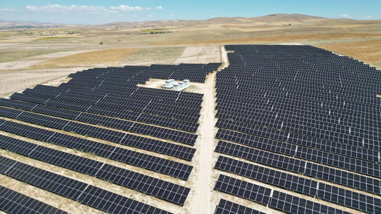 CW Enerji Yeşil D&ouml;n&uuml;ş&uuml;me G&uuml;neş Enerjisiyle Katkı Sağlıyor