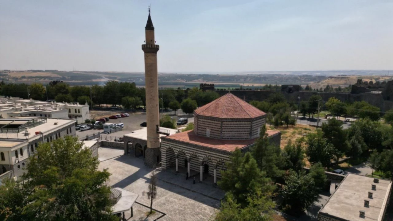 Depremde hasar g&ouml;ren 6 tarihi cami yarın yeniden ibadete a&ccedil;ılacak