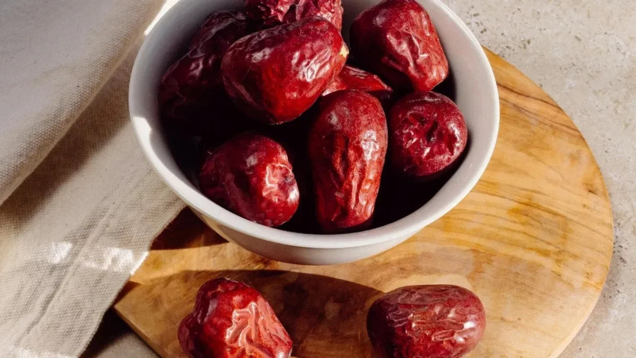 Hünnap Çayı Nasıl Yapılır? Zencefil ve Tarçınlı Hünnap Çayı Tarifi