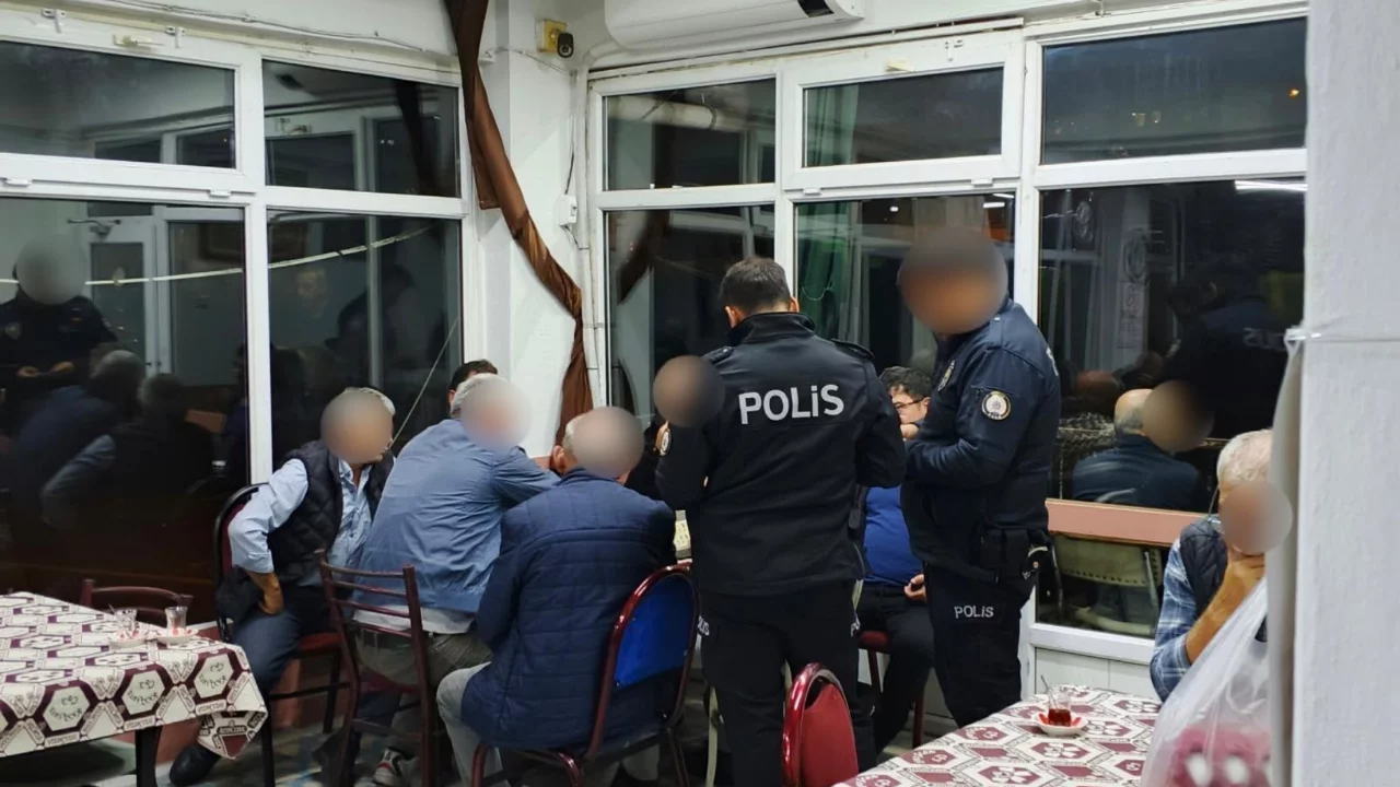 Bursa'da 300 polisin katılımıyla asayiş uygulaması