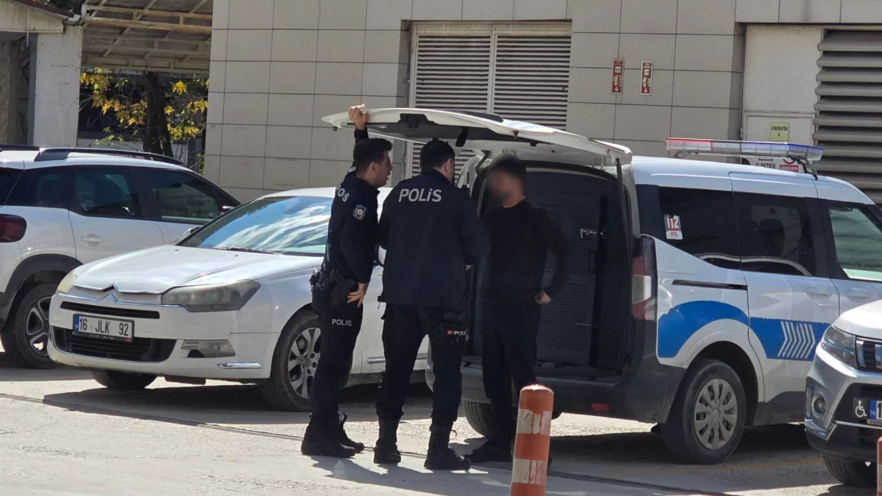 Bursa'da okulda silah paniği! G&ouml;zaltına alındı...
