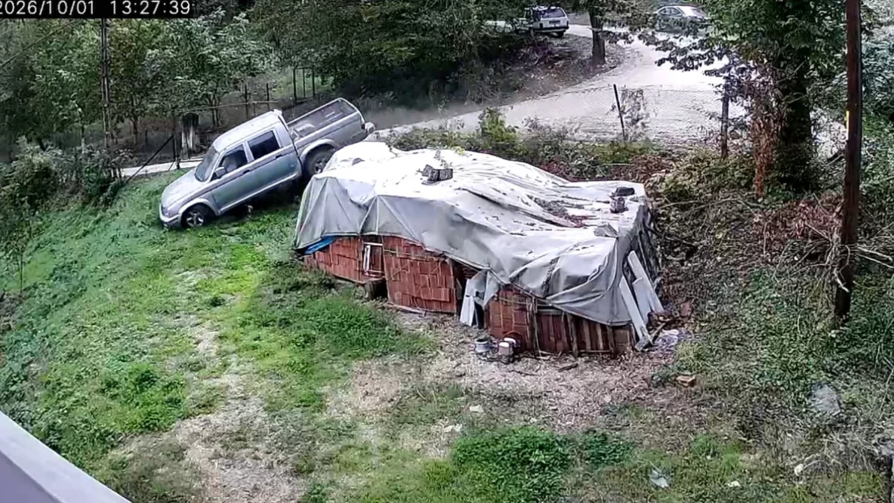 &Ouml;l&uuml;m saniyelerle teğet ge&ccedil;ti! Kaza anı kameralarda...