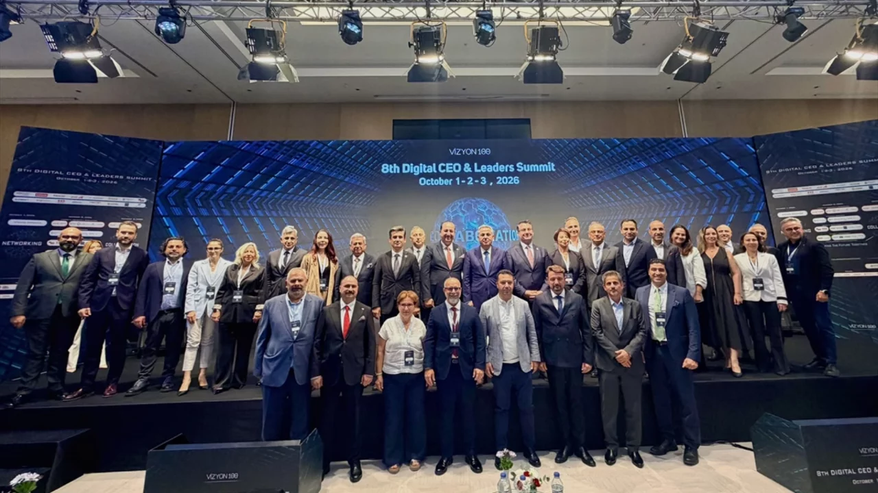 İzmir'de 8. Dijital CEO ve Liderler Zirvesi başladı 