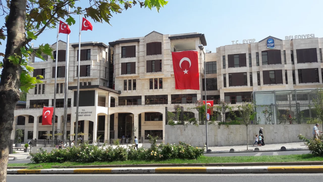T&uuml;rkiye g&uuml;ne yine operasyonla başladı! CHP'li başkan g&ouml;zaltında