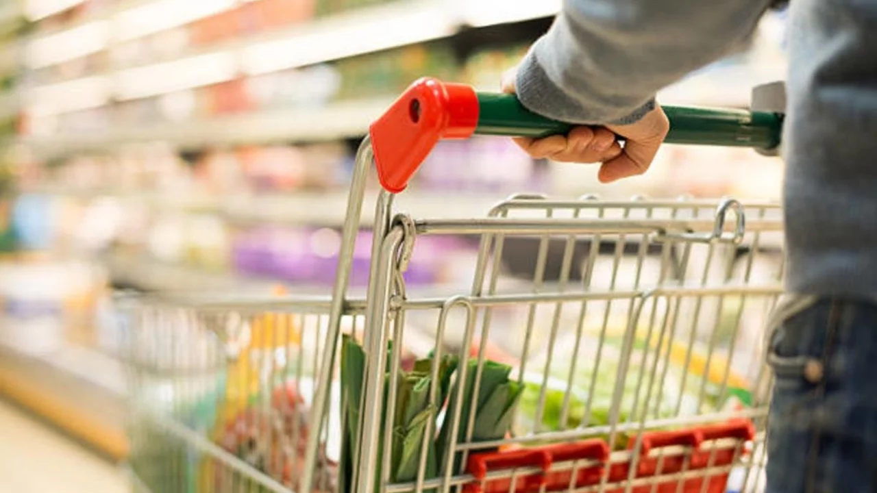 101 yıllık dev market zinciri i&ccedil;in kritik karar! 27 mağaza kapanacak, 220 şubenin tabelası değişecek