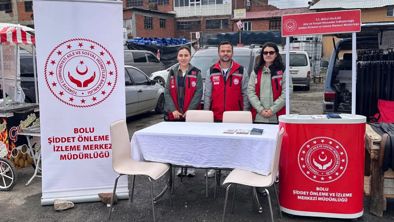 Panayırda vatandaşlara KADES ve şiddetle m&uuml;cadele anlatıldı