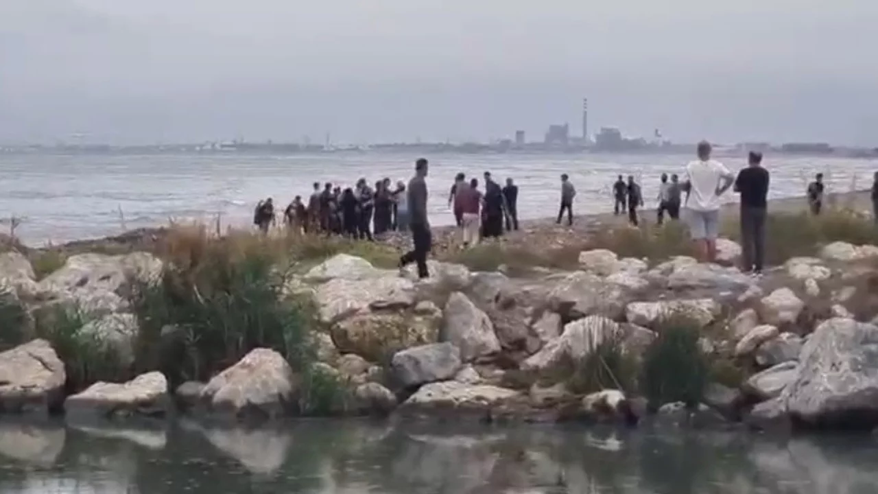 Mersin'de deniz faciası: 3 gen&ccedil; boğulma tehlikesi ge&ccedil;irdi, 20 yaşındaki gen&ccedil; hayatını kaybetti