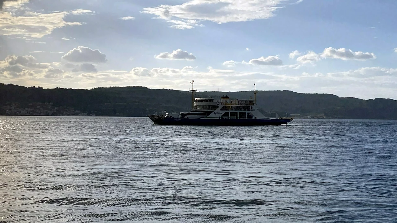 &Ccedil;anakkale'de yarın bazı feribot seferleri iptal edildi: G&ouml;k&ccedil;eada ve Bozcaada seferlerinde değişiklik