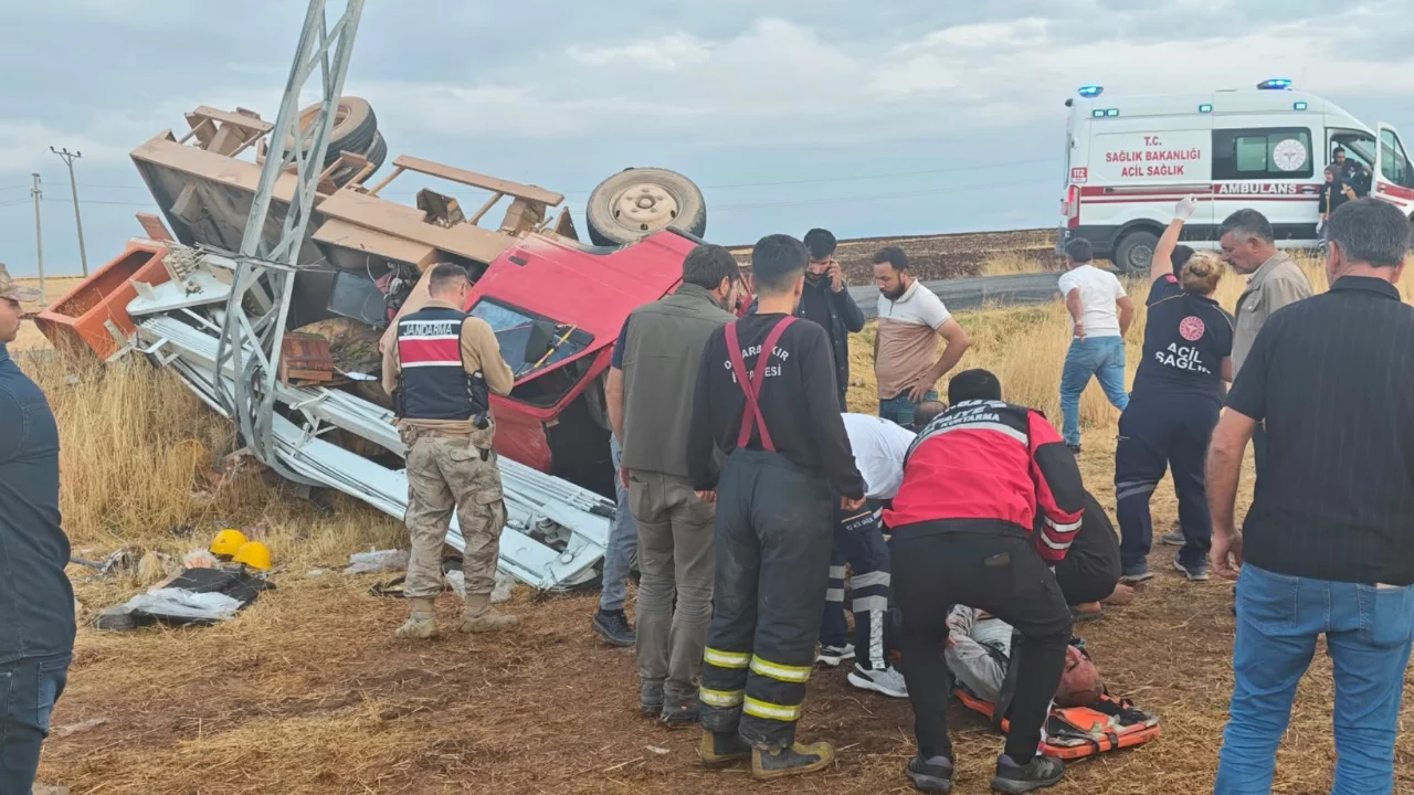 Diyarbakır Ergani'de kamyonet devrildi: 5 kişi yaralandı