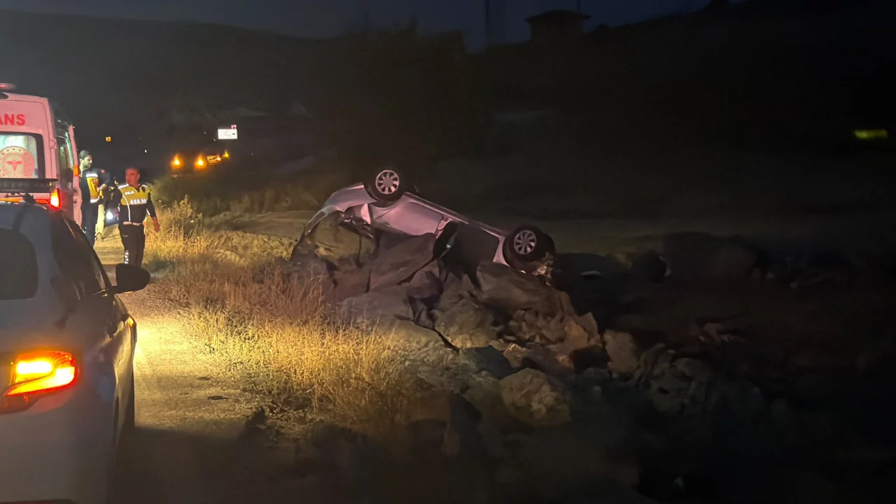 Otomobil takla attı, s&uuml;r&uuml;c&uuml; kazayı yara almadan atlattı