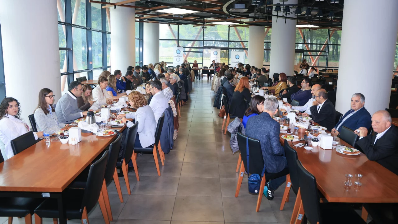 BU&Uuml;'de akademik başarı buluşmaları s&uuml;r&uuml;yor